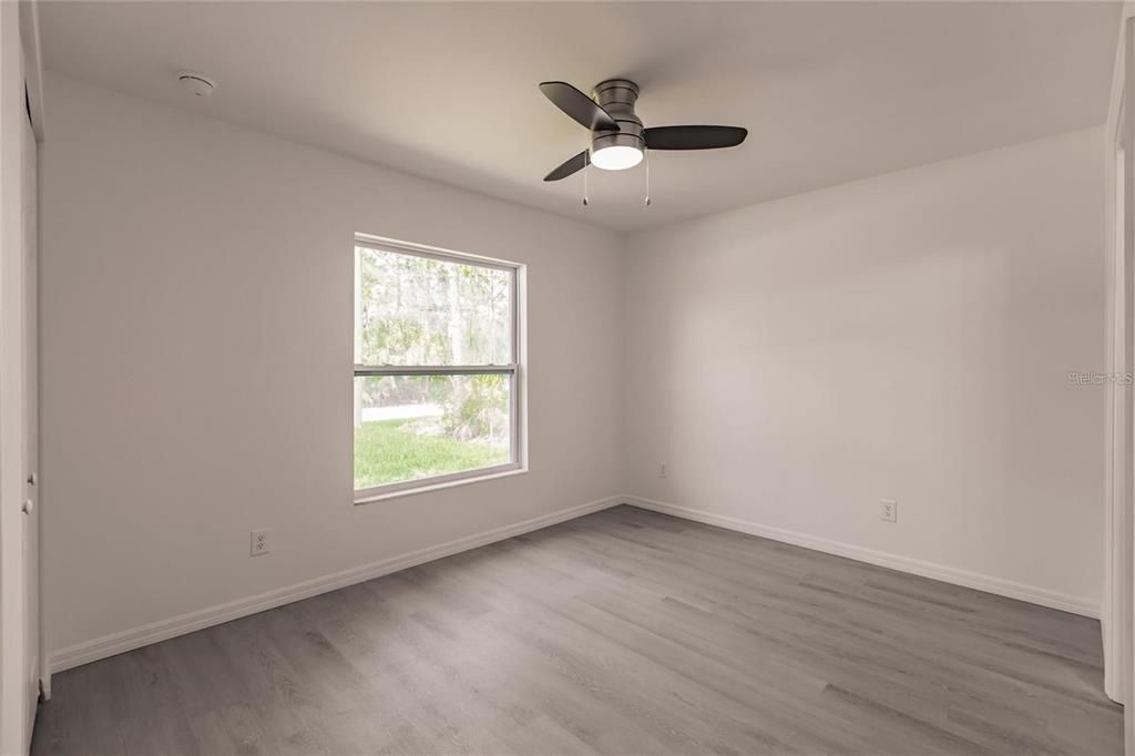 For Sale: $225,000 (2 beds, 1 baths, 930 Square Feet)