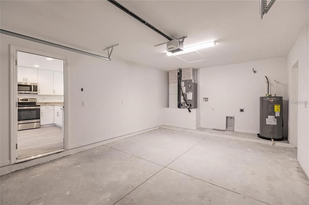 For Sale: $225,000 (2 beds, 1 baths, 930 Square Feet)