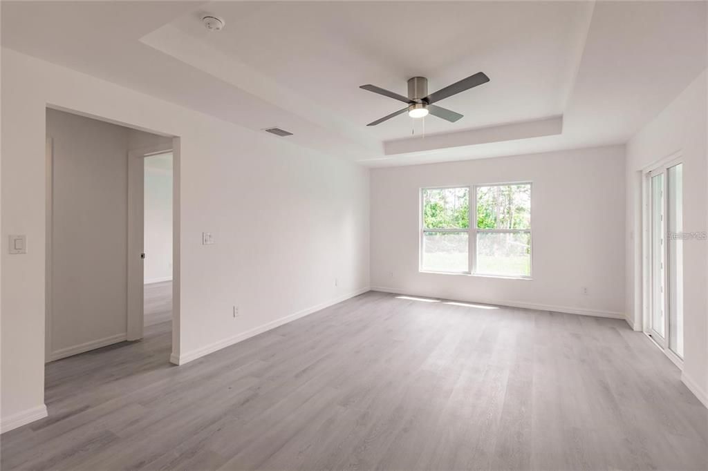 For Sale: $225,000 (2 beds, 1 baths, 930 Square Feet)