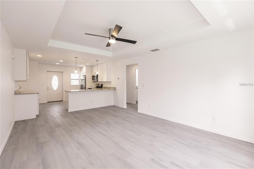 For Sale: $225,000 (2 beds, 1 baths, 930 Square Feet)
