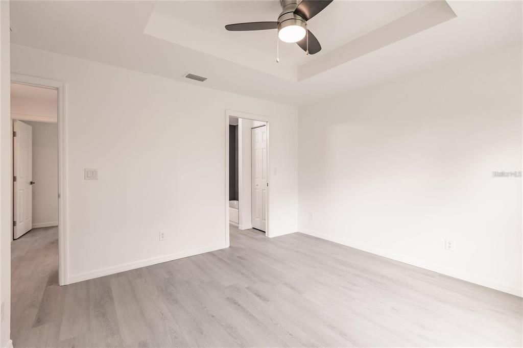 For Sale: $225,000 (2 beds, 1 baths, 930 Square Feet)
