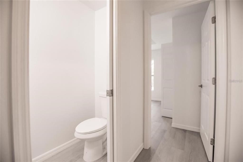 For Sale: $225,000 (2 beds, 1 baths, 930 Square Feet)