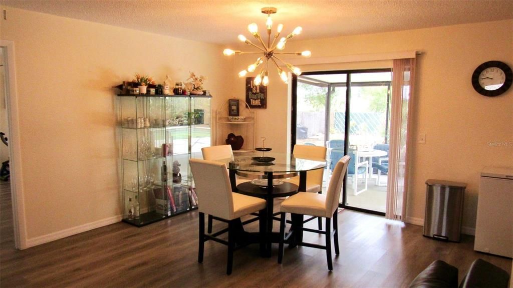Activo con contrato: $250,000 (2 camas, 2 baños, 1159 Pies cuadrados)
