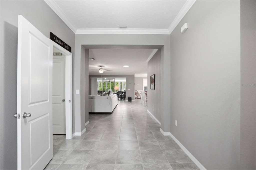 En Venta: $425,000 (4 camas, 3 baños, 2528 Pies cuadrados)