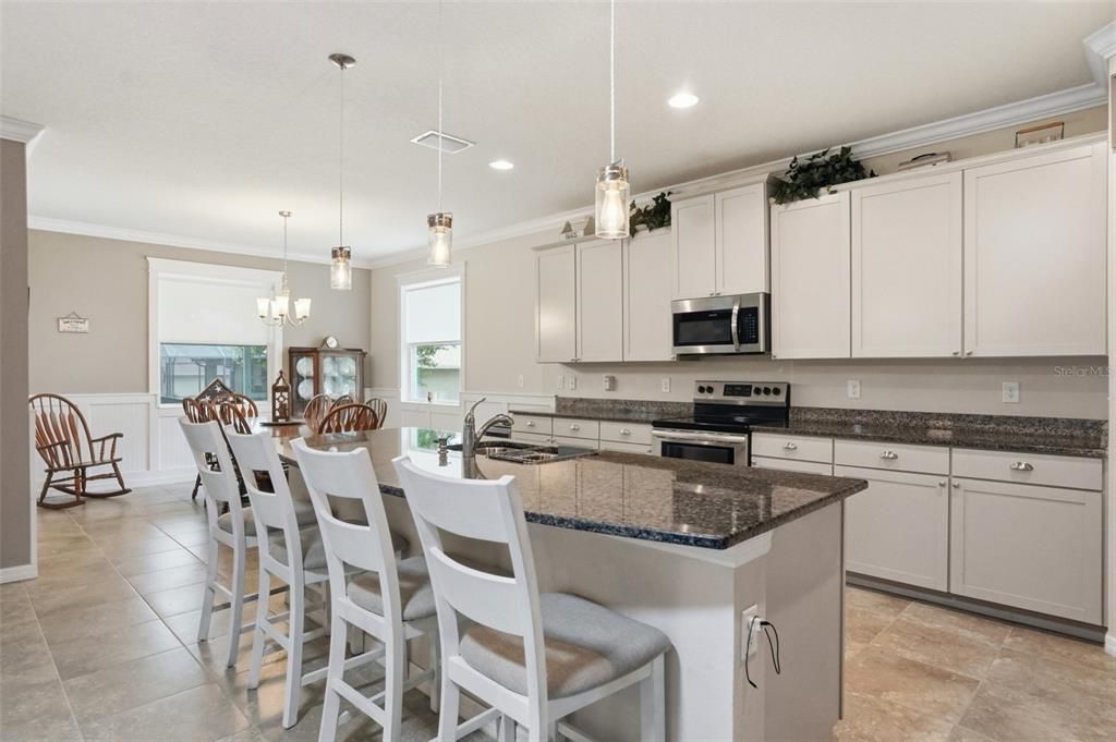 En Venta: $425,000 (4 camas, 3 baños, 2528 Pies cuadrados)