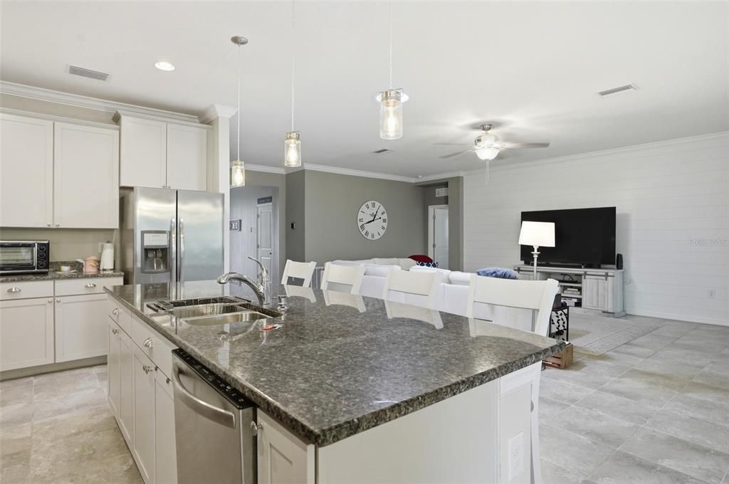 En Venta: $425,000 (4 camas, 3 baños, 2528 Pies cuadrados)
