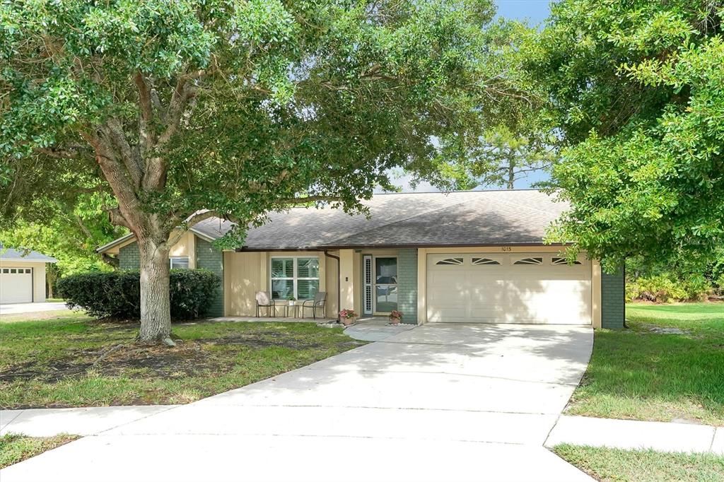 Activo con contrato: $425,000 (4 camas, 2 baños, 1962 Pies cuadrados)