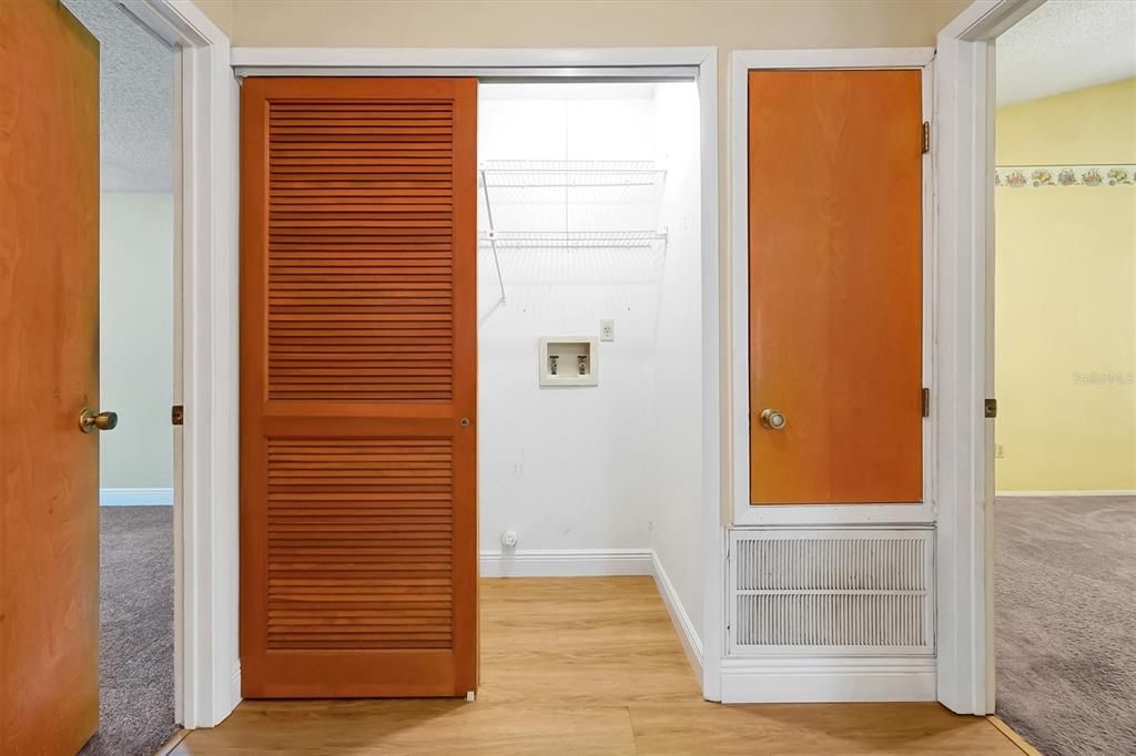 Activo con contrato: $425,000 (4 camas, 2 baños, 1962 Pies cuadrados)