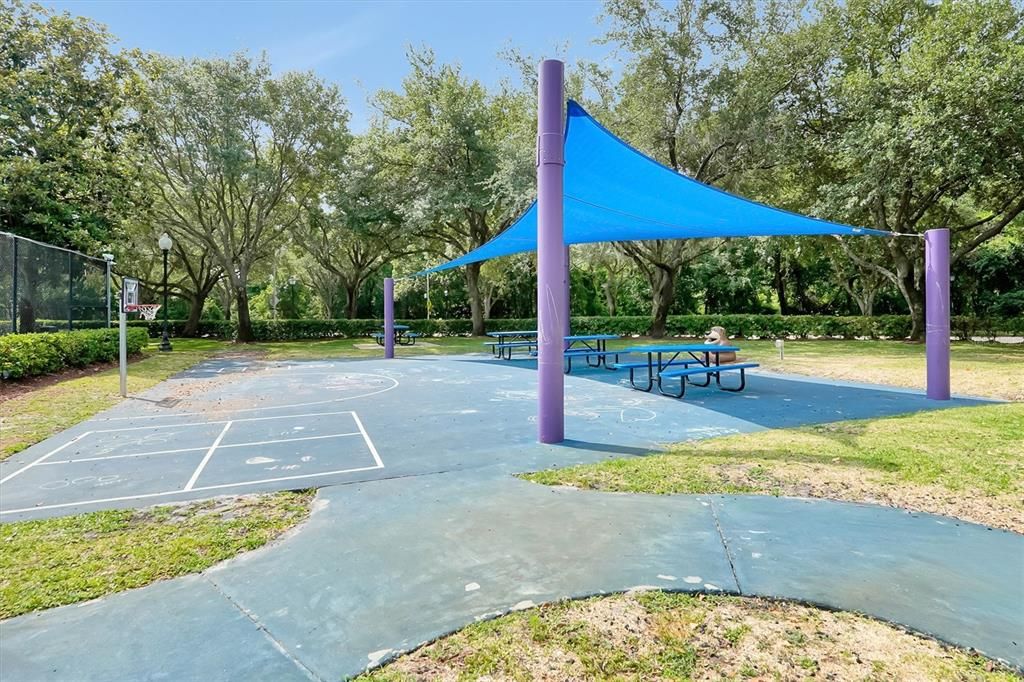 Activo con contrato: $425,000 (4 camas, 2 baños, 1962 Pies cuadrados)