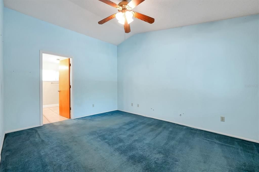 Activo con contrato: $425,000 (4 camas, 2 baños, 1962 Pies cuadrados)