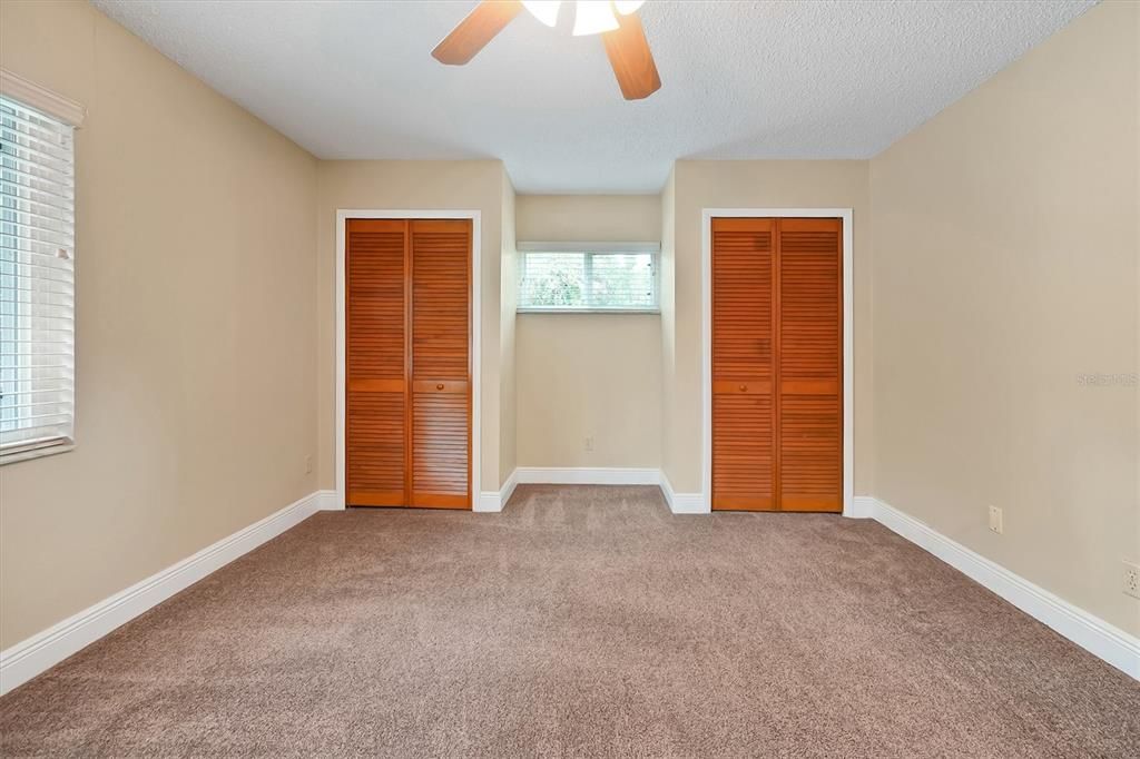 Activo con contrato: $425,000 (4 camas, 2 baños, 1962 Pies cuadrados)
