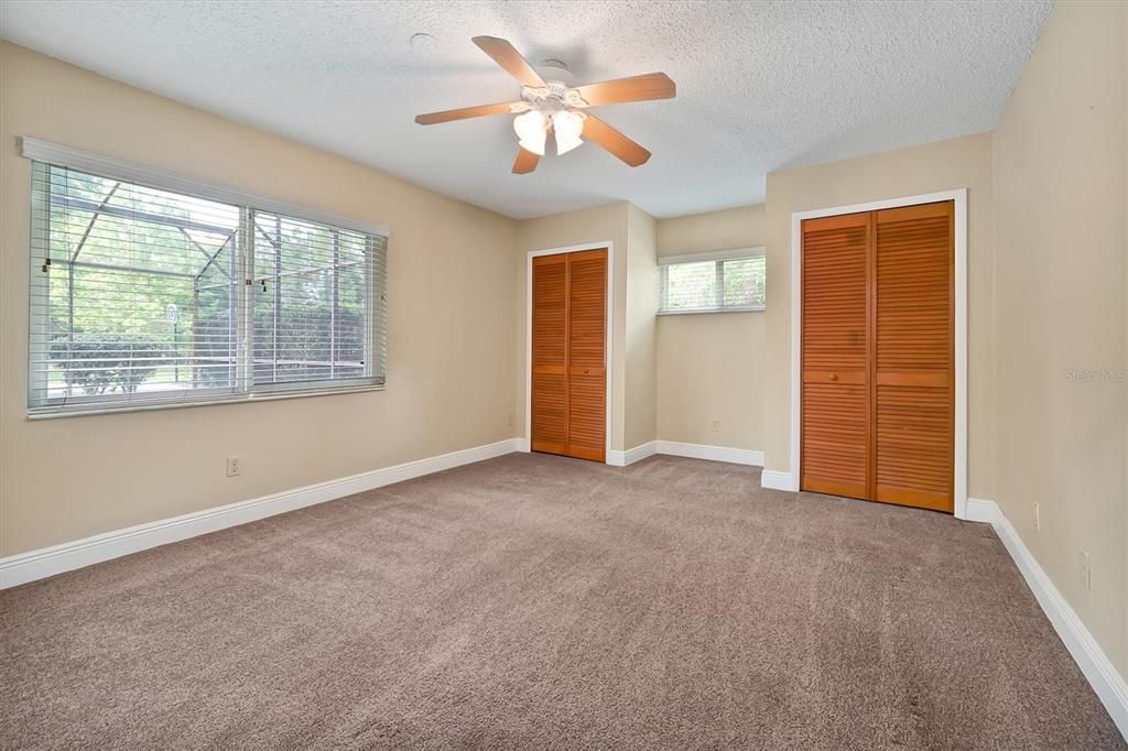 Activo con contrato: $425,000 (4 camas, 2 baños, 1962 Pies cuadrados)