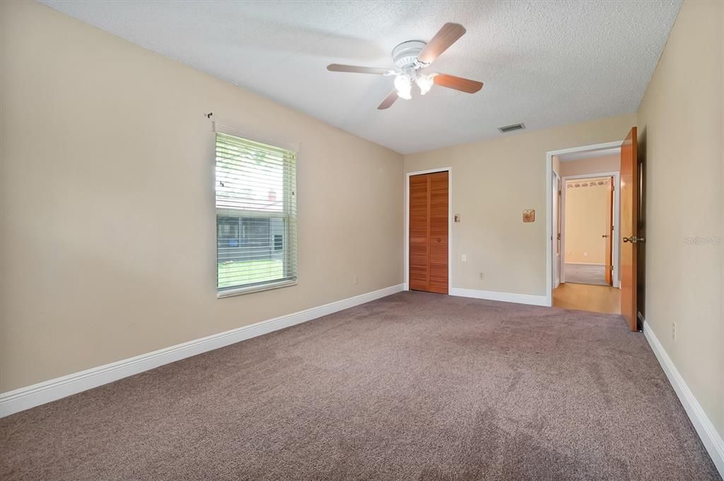Activo con contrato: $425,000 (4 camas, 2 baños, 1962 Pies cuadrados)
