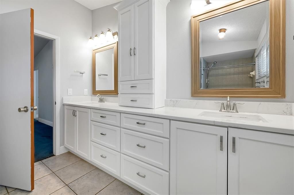 Activo con contrato: $425,000 (4 camas, 2 baños, 1962 Pies cuadrados)