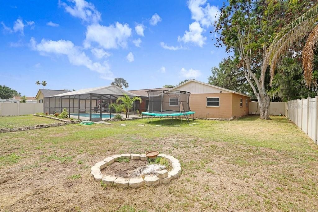 En Venta: $395,000 (4 camas, 2 baños, 1740 Pies cuadrados)