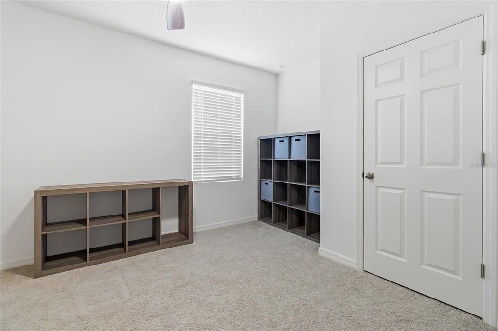For Sale: $415,000 (5 beds, 3 baths, 2466 Square Feet)
