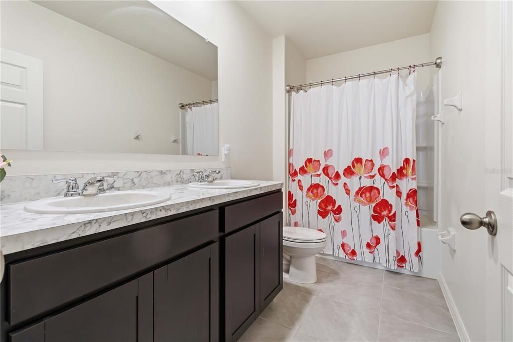 For Sale: $415,000 (5 beds, 3 baths, 2466 Square Feet)