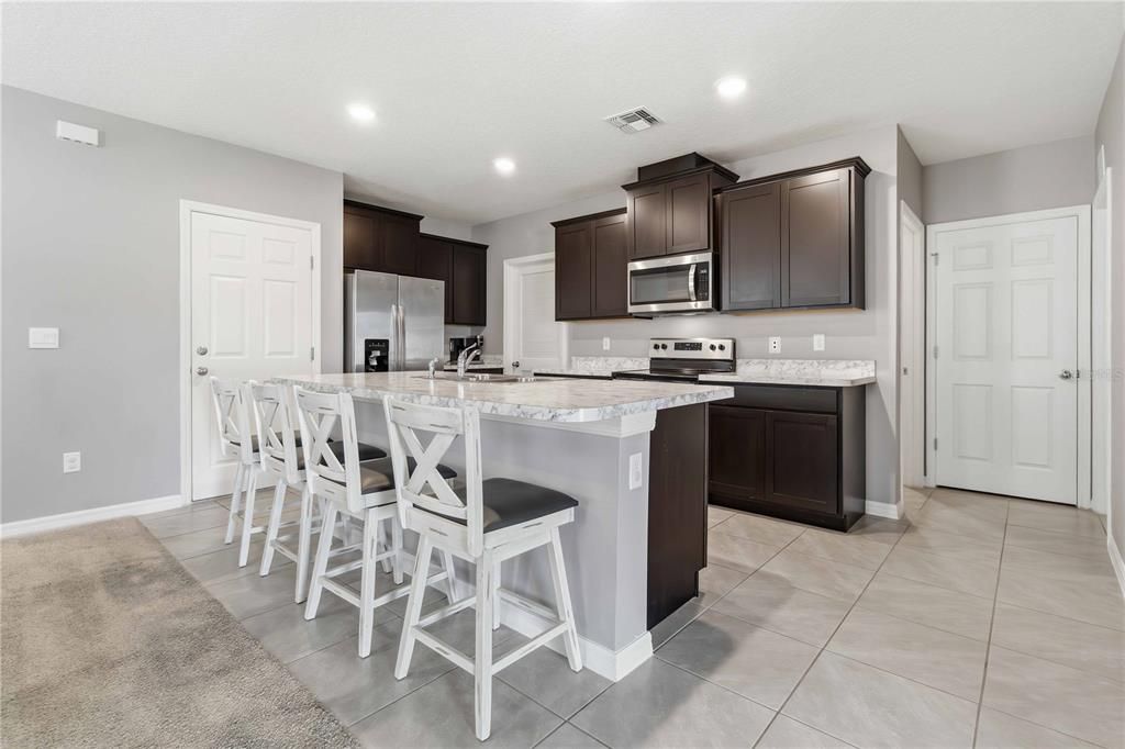 For Sale: $415,000 (5 beds, 3 baths, 2466 Square Feet)