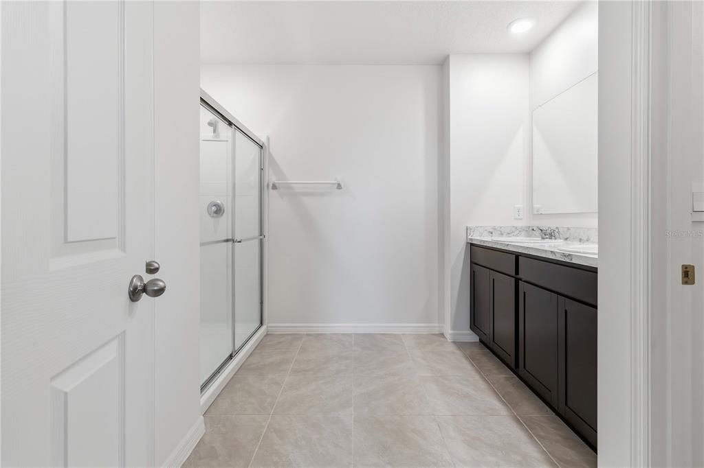 For Sale: $415,000 (5 beds, 3 baths, 2466 Square Feet)
