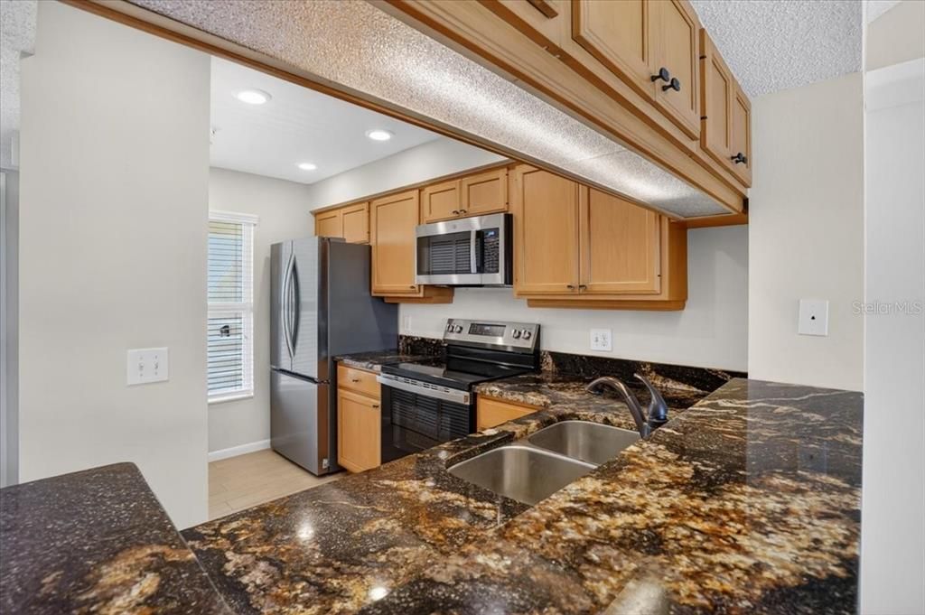 For Sale: $239,000 (2 beds, 2 baths, 1093 Square Feet)