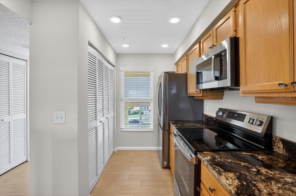 For Sale: $239,000 (2 beds, 2 baths, 1093 Square Feet)