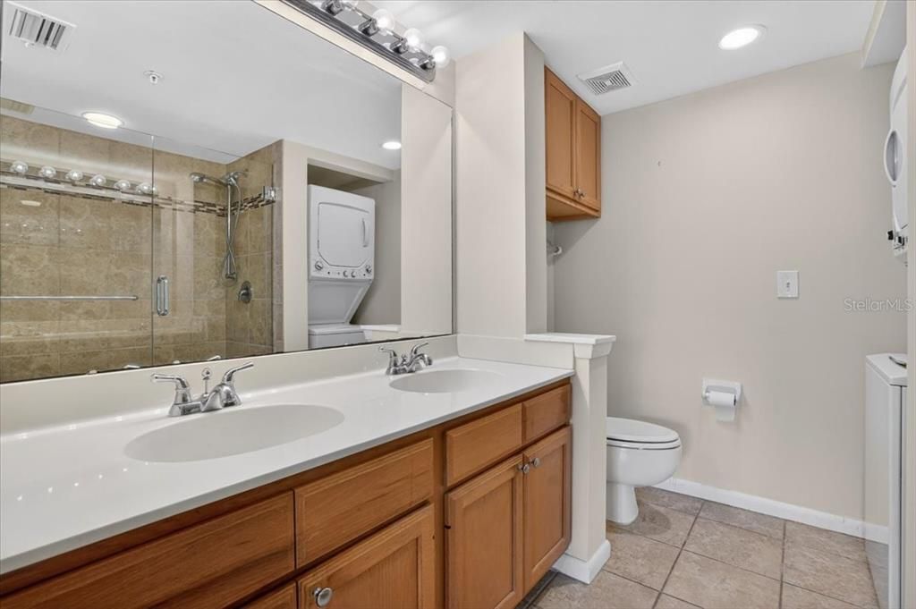 For Sale: $239,000 (2 beds, 2 baths, 1093 Square Feet)