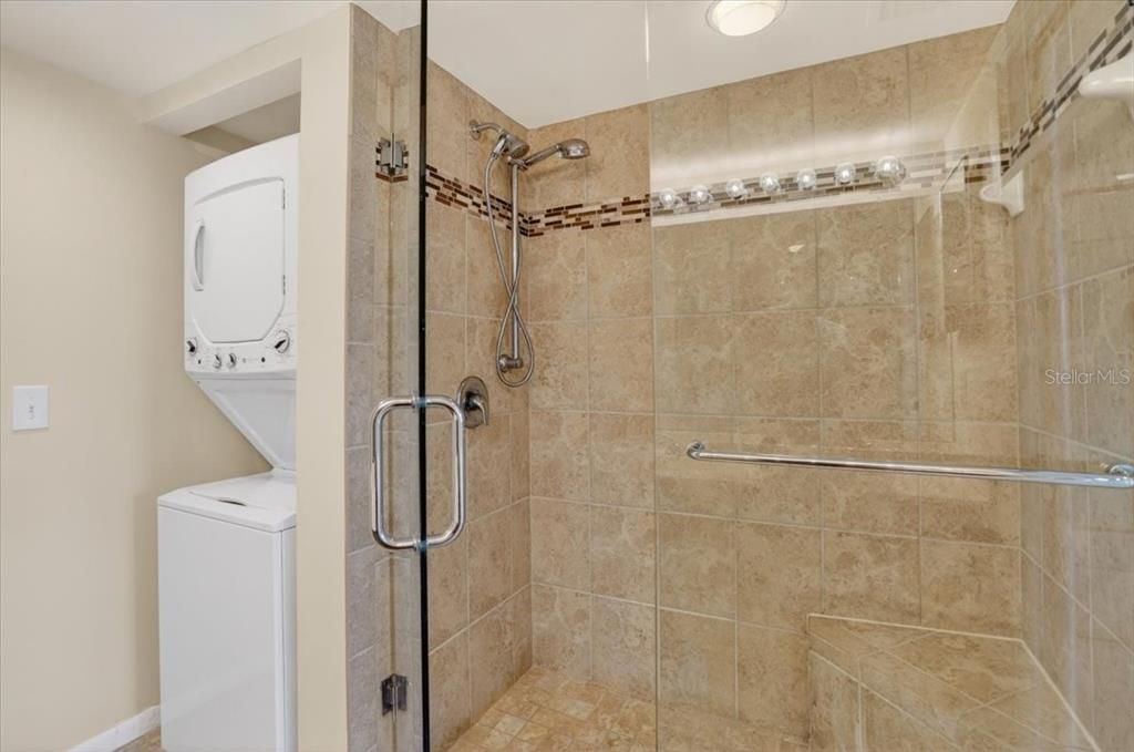 For Sale: $239,000 (2 beds, 2 baths, 1093 Square Feet)