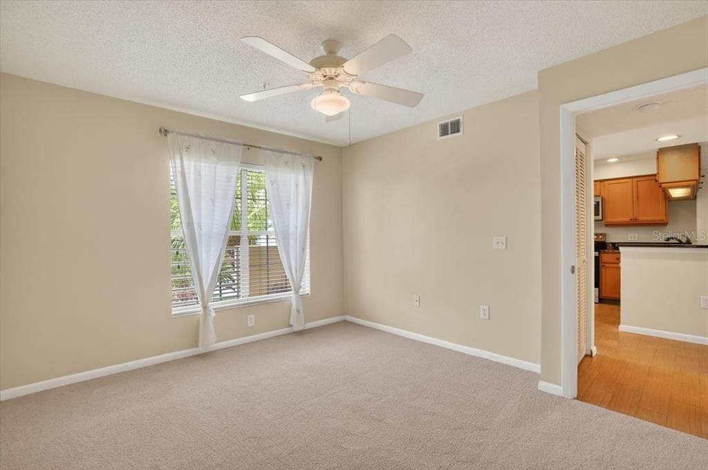 For Sale: $239,000 (2 beds, 2 baths, 1093 Square Feet)