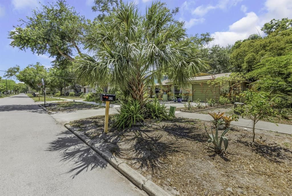 Active With Contract: $409,000 (3 beds, 2 baths, 1375 Square Feet)