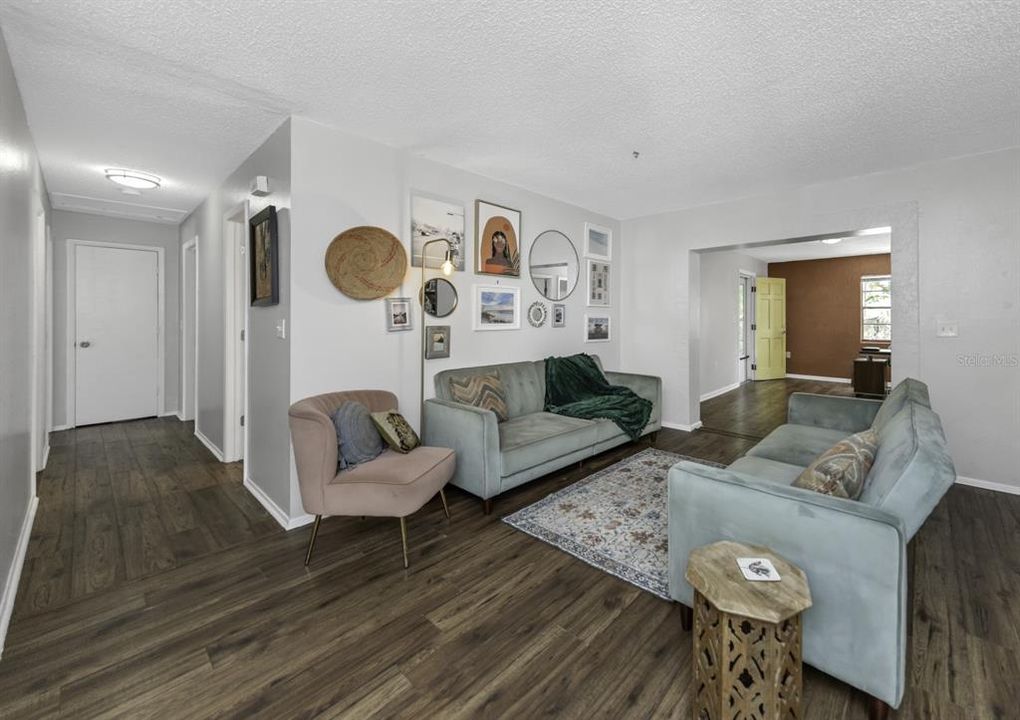 Active With Contract: $409,000 (3 beds, 2 baths, 1375 Square Feet)