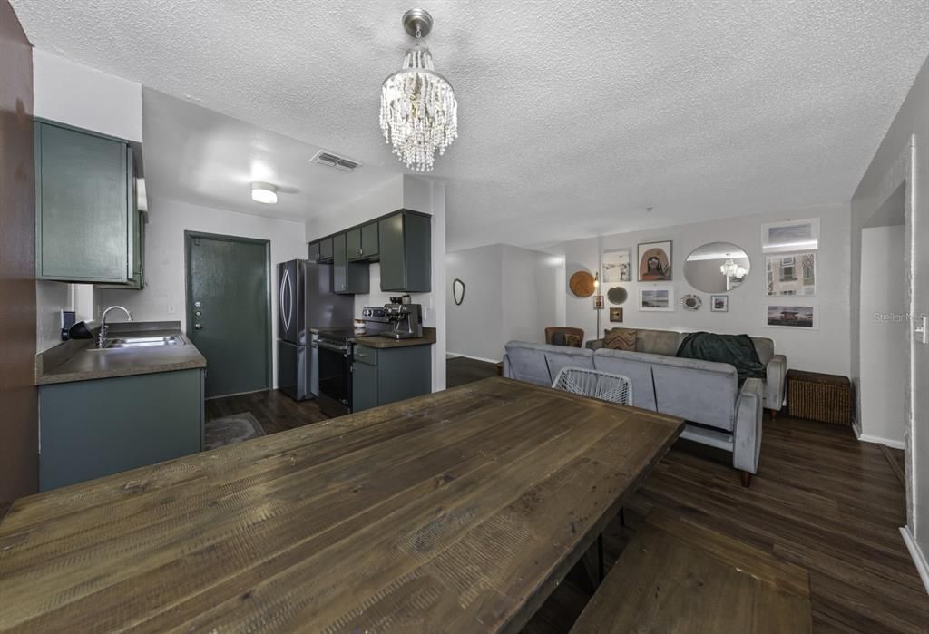 Active With Contract: $409,000 (3 beds, 2 baths, 1375 Square Feet)