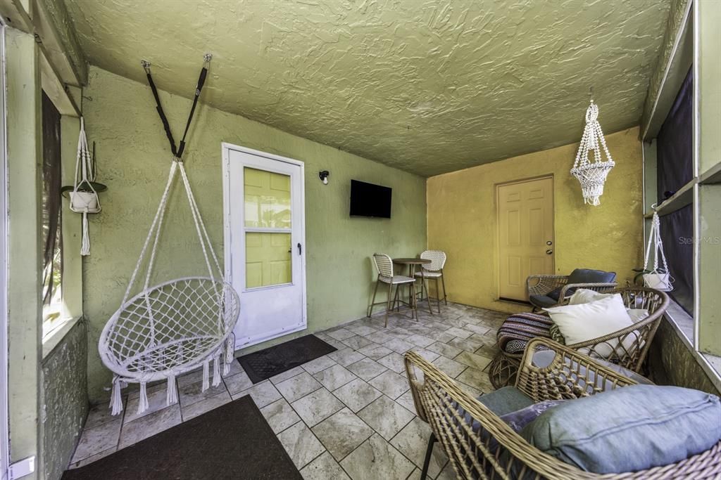 Active With Contract: $409,000 (3 beds, 2 baths, 1375 Square Feet)