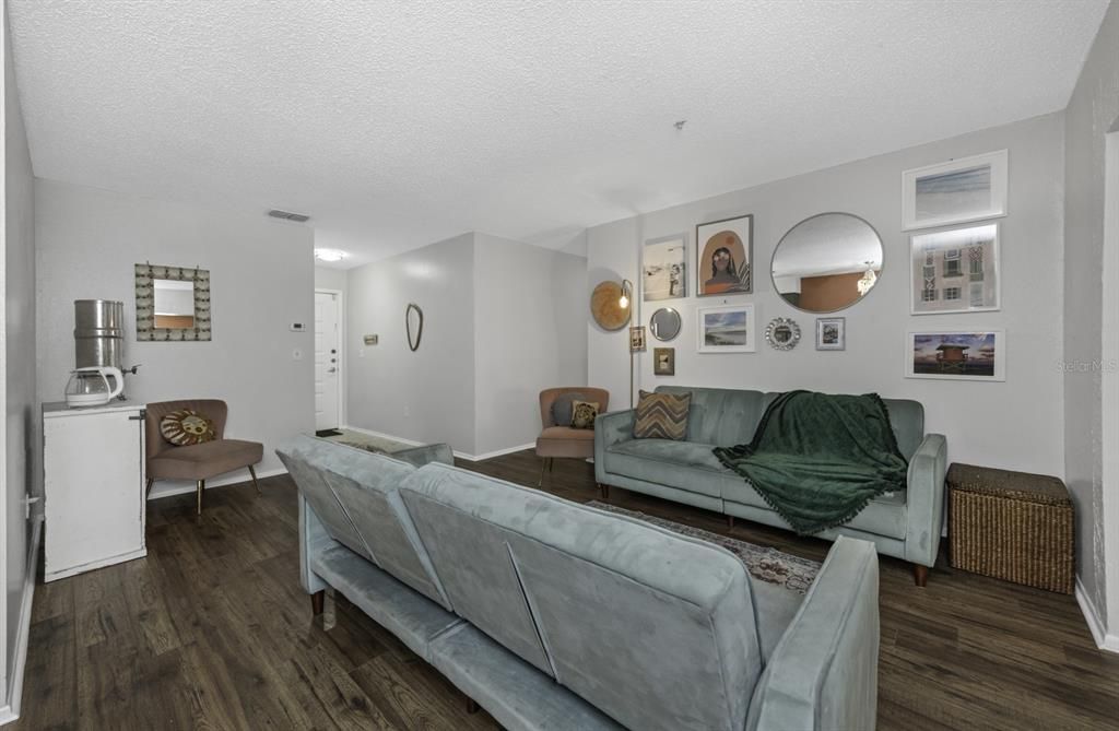 Active With Contract: $409,000 (3 beds, 2 baths, 1375 Square Feet)