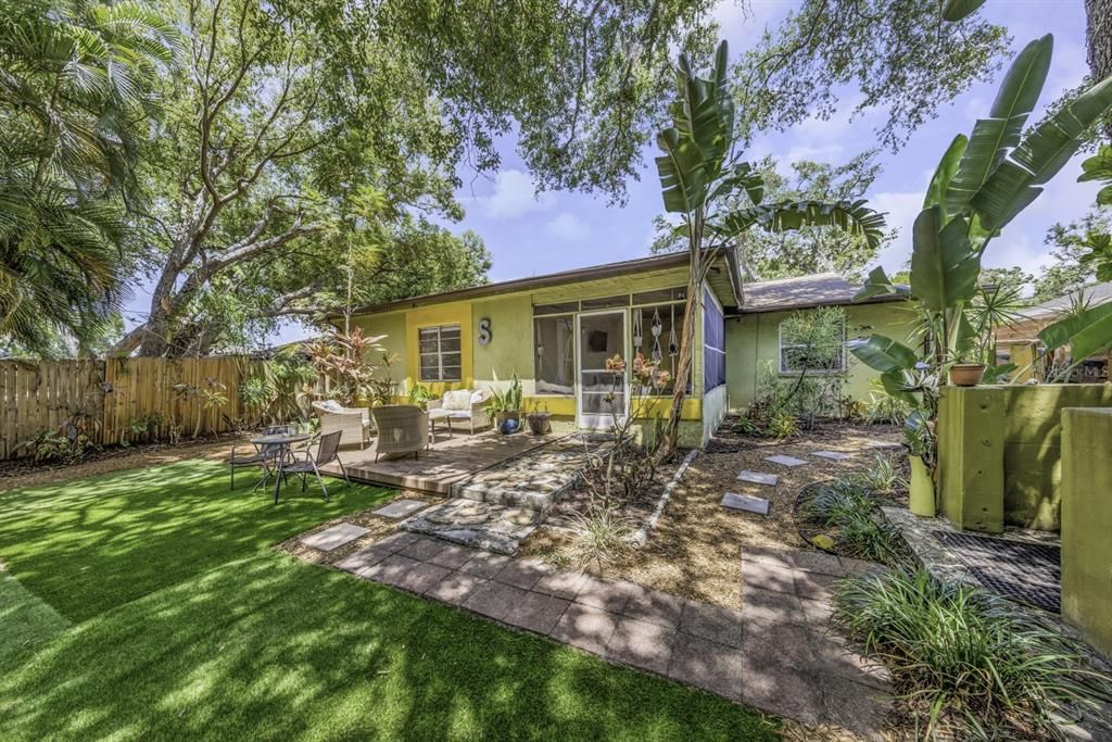 Active With Contract: $409,000 (3 beds, 2 baths, 1375 Square Feet)