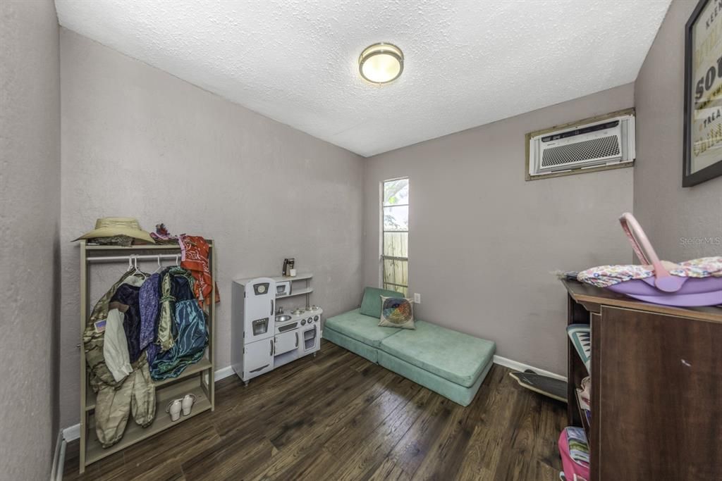 Active With Contract: $409,000 (3 beds, 2 baths, 1375 Square Feet)