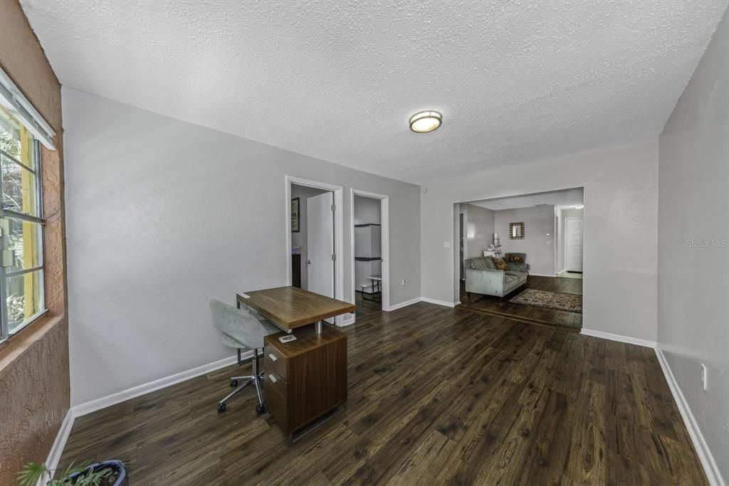 Active With Contract: $409,000 (3 beds, 2 baths, 1375 Square Feet)