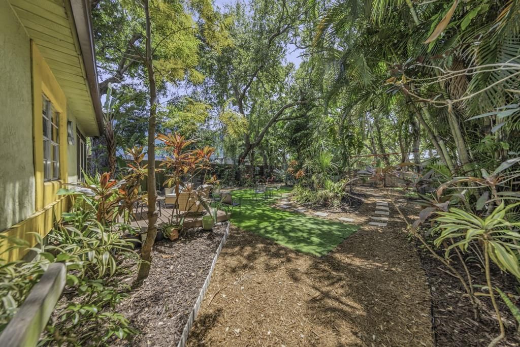 Active With Contract: $409,000 (3 beds, 2 baths, 1375 Square Feet)