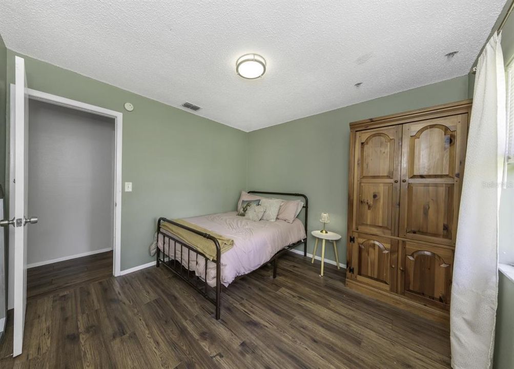 Active With Contract: $409,000 (3 beds, 2 baths, 1375 Square Feet)