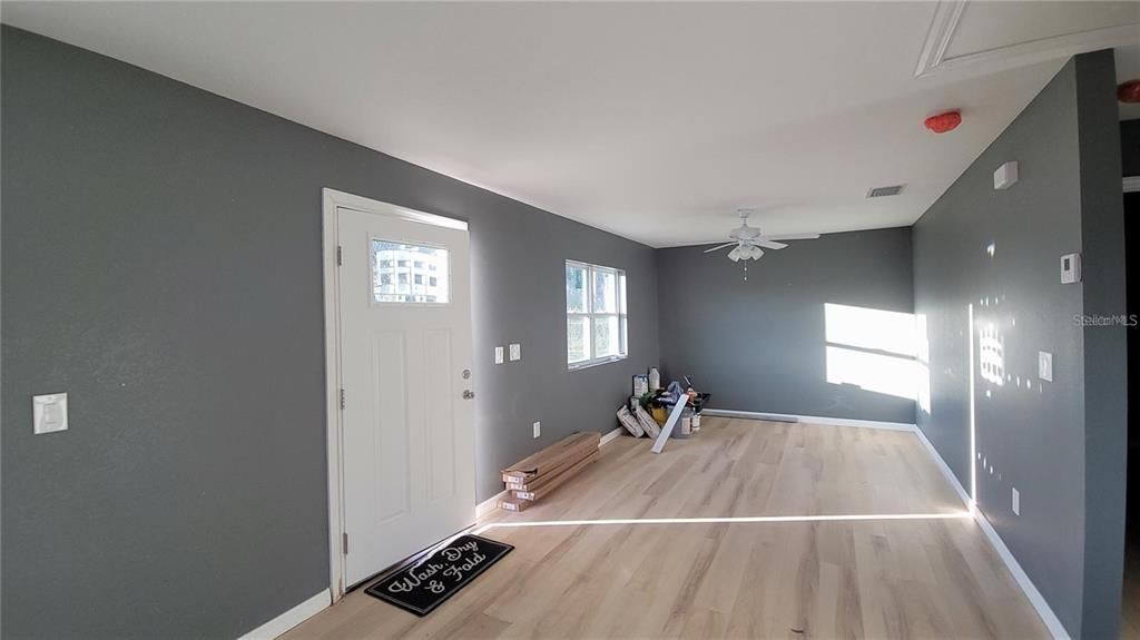 Active With Contract: $1,500 (2 beds, 1 baths, 768 Square Feet)