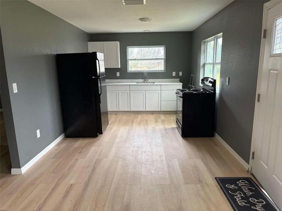 Active With Contract: $1,500 (2 beds, 1 baths, 768 Square Feet)