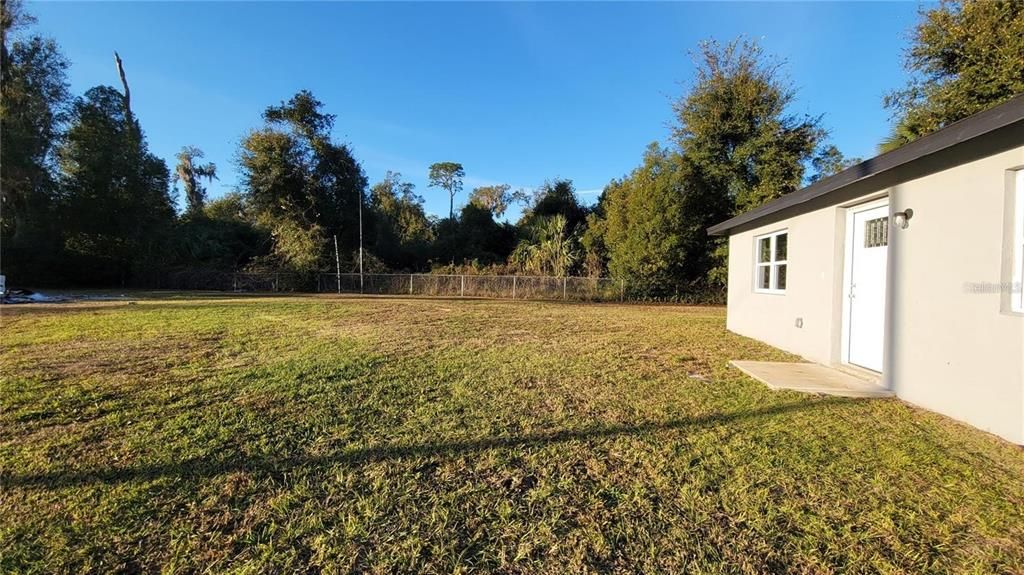 Active With Contract: $1,500 (2 beds, 1 baths, 768 Square Feet)