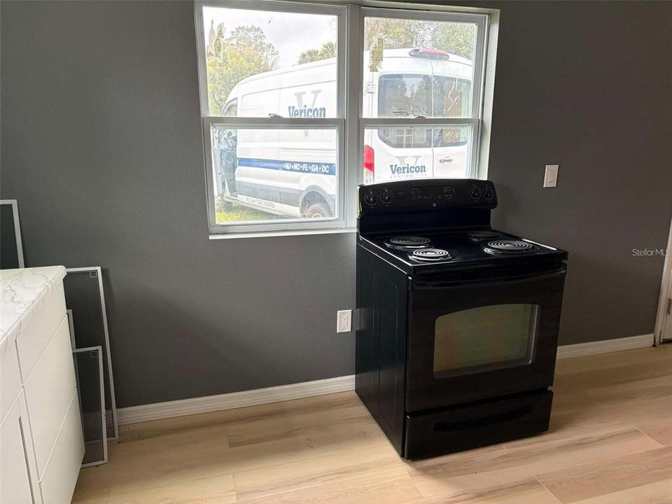Active With Contract: $1,500 (2 beds, 1 baths, 768 Square Feet)