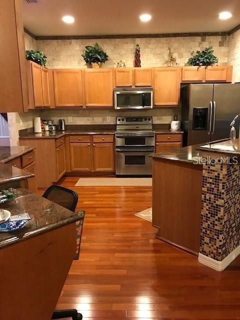 En Venta: $930,000 (4 camas, 3 baños, 3342 Pies cuadrados)