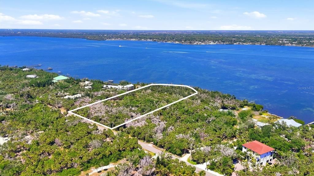 En Venta: $8,600,000 (4.20 acres)