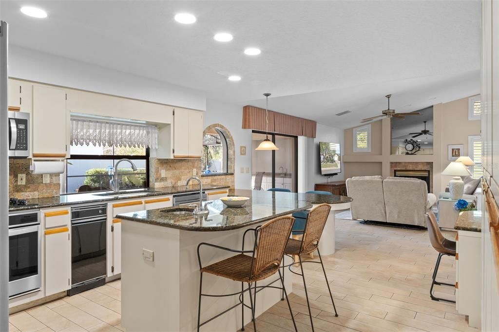 En Venta: $459,900 (3 camas, 2 baños, 2244 Pies cuadrados)