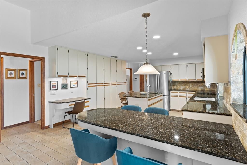 En Venta: $459,900 (3 camas, 2 baños, 2244 Pies cuadrados)