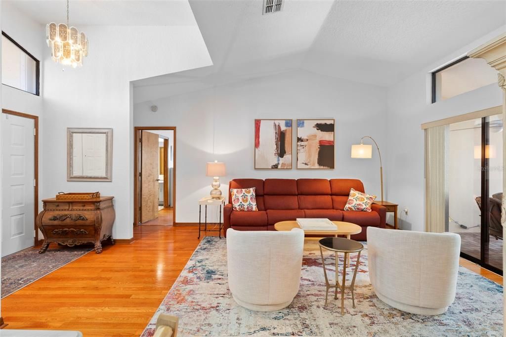 En Venta: $459,900 (3 camas, 2 baños, 2244 Pies cuadrados)