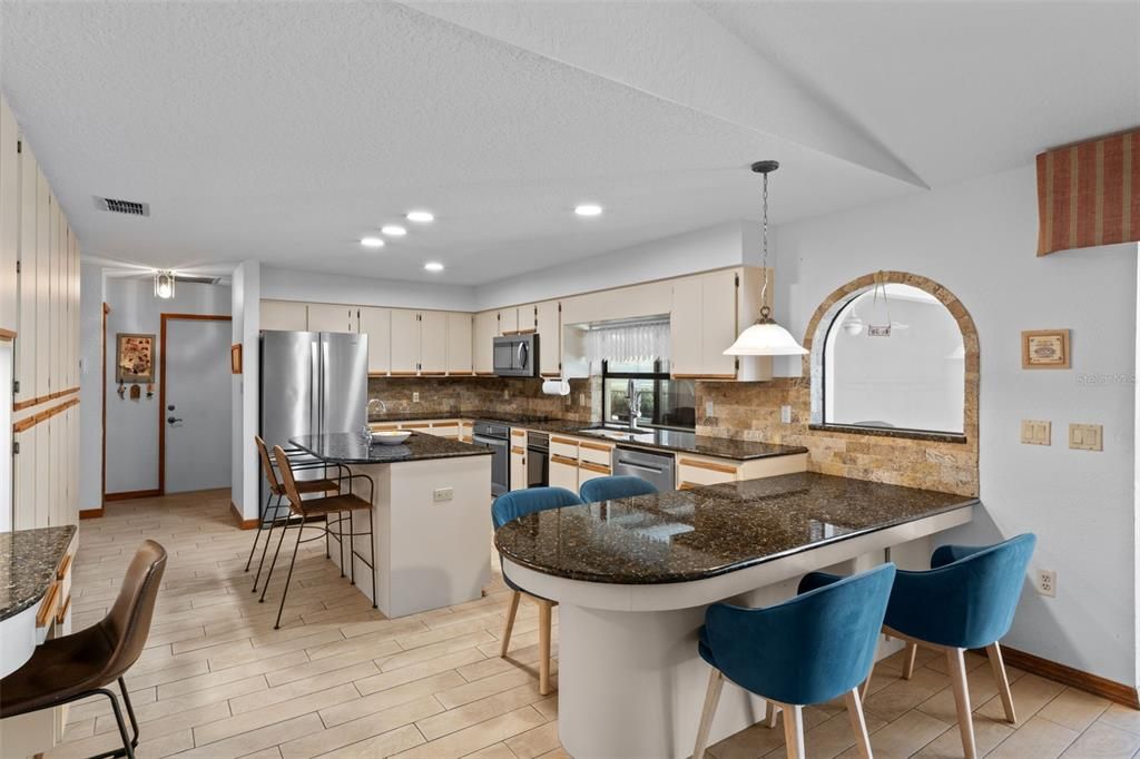 En Venta: $459,900 (3 camas, 2 baños, 2244 Pies cuadrados)