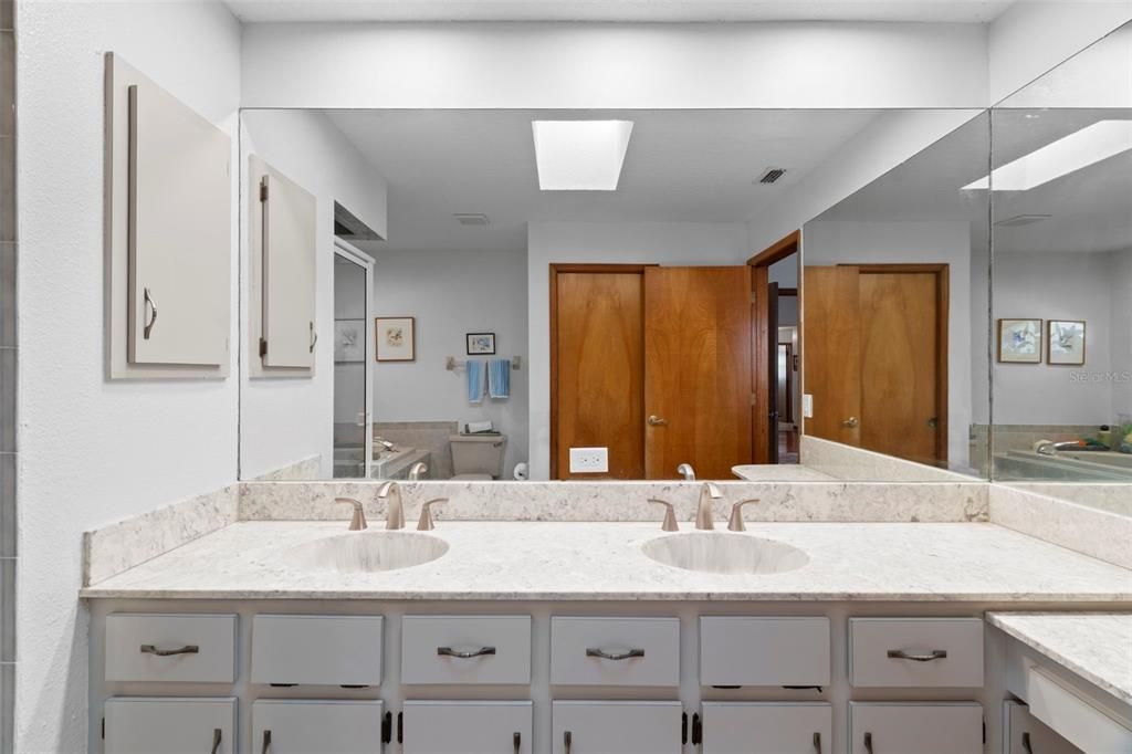 En Venta: $459,900 (3 camas, 2 baños, 2244 Pies cuadrados)
