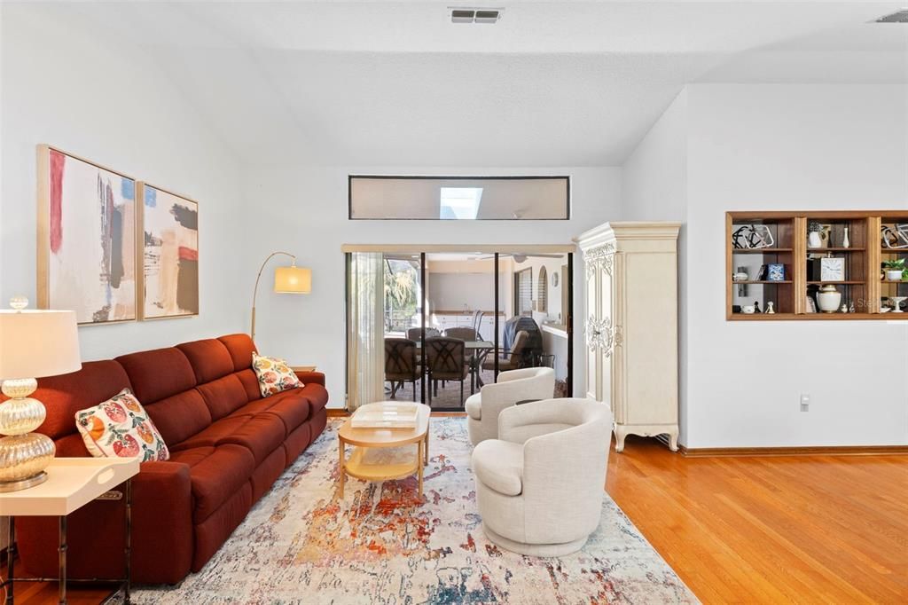 En Venta: $459,900 (3 camas, 2 baños, 2244 Pies cuadrados)